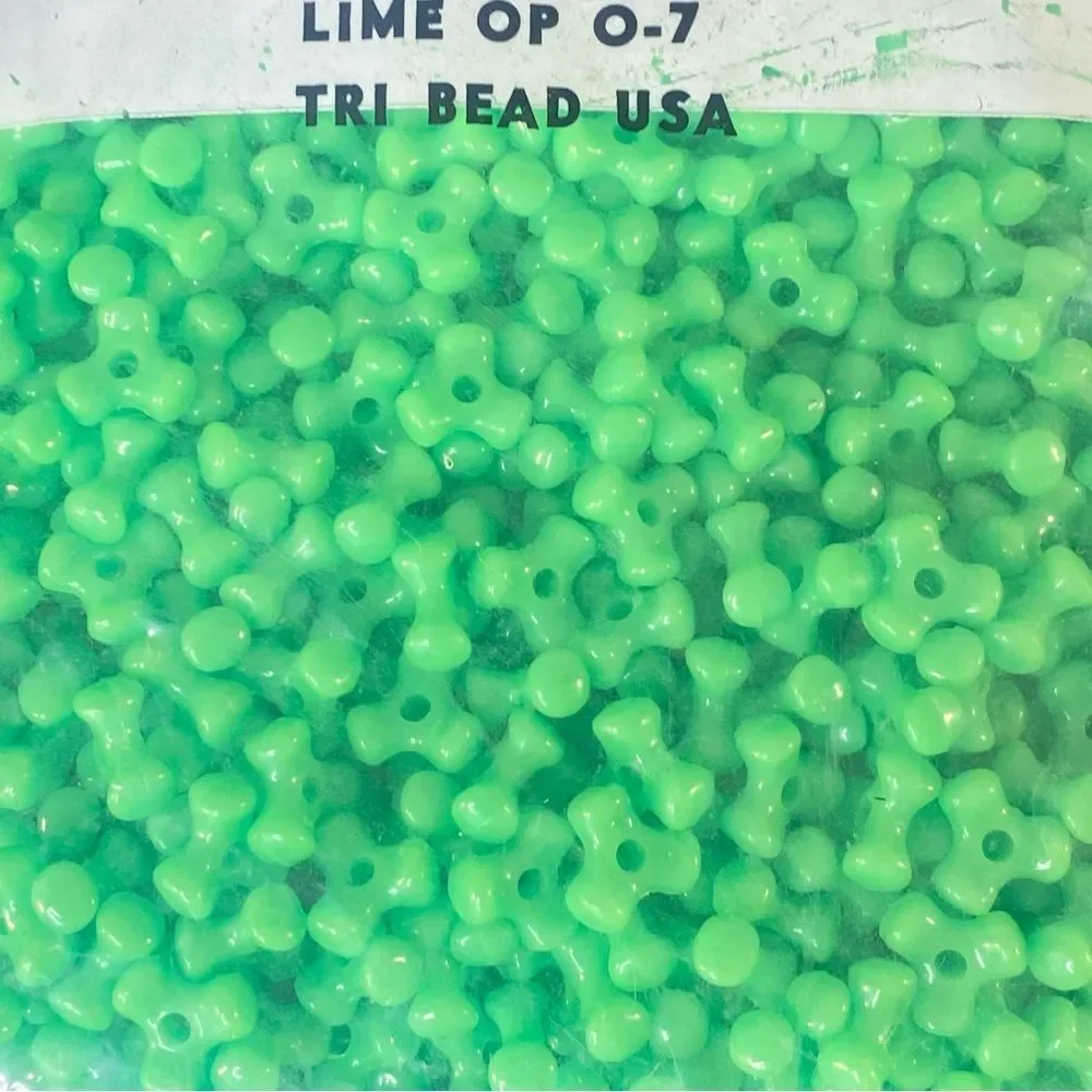 Darice Craft Beads NWT Lime Green Tri Beads 1000 Pieces Jewelry Making Crafts